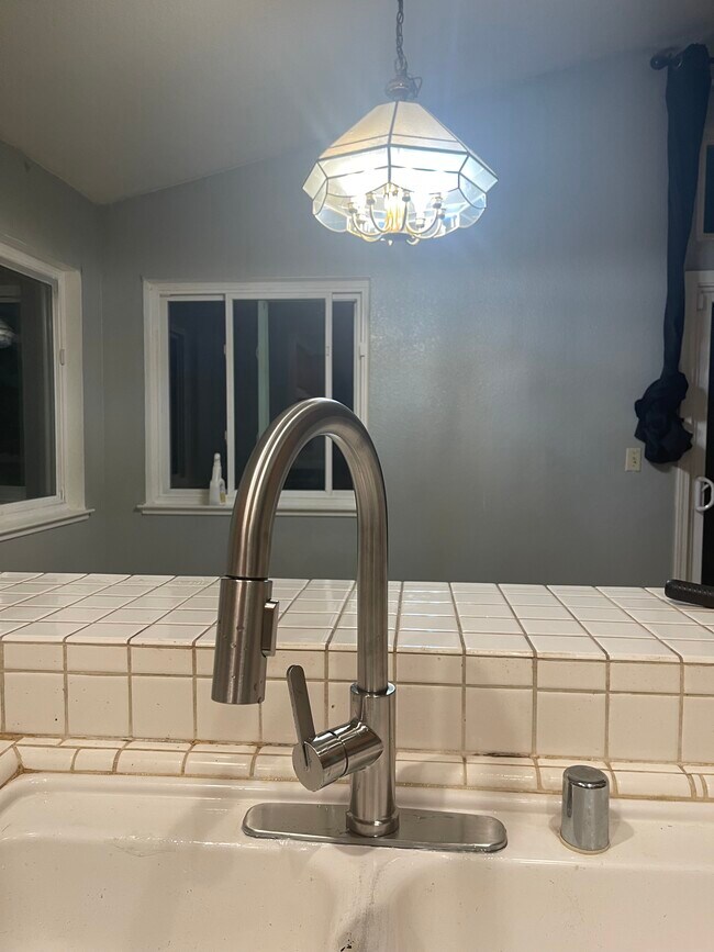 Photo - 1960 Seasons Way