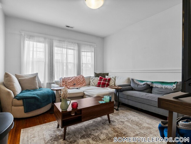 Building Photo - 78 Bowdoin St Rental