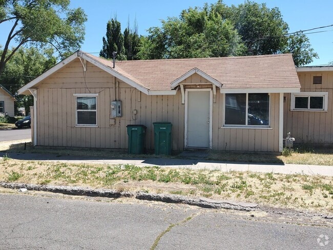 Building Photo - 2 Bedroom 1 Bath Newly Remodeled House