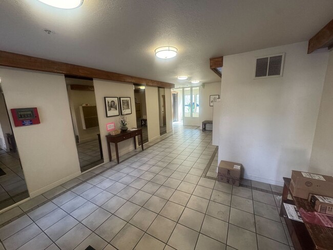 Bright & Modern 2 Bed, 2.5 Bath Condo in O... - Bright & Modern 2 Bed, 2.5 Bath Condo in O...