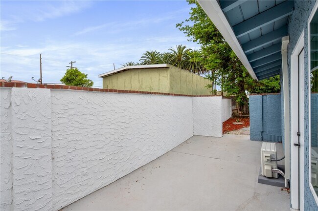 Photo - 1514 E Young St