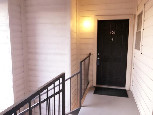 Photo - 4041 Drake St Unidad 121