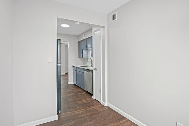 Photo - Wornall Place Apartments & Townhomes
