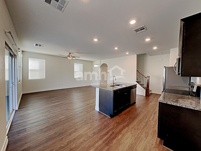 Photo - 5884 Petronius St