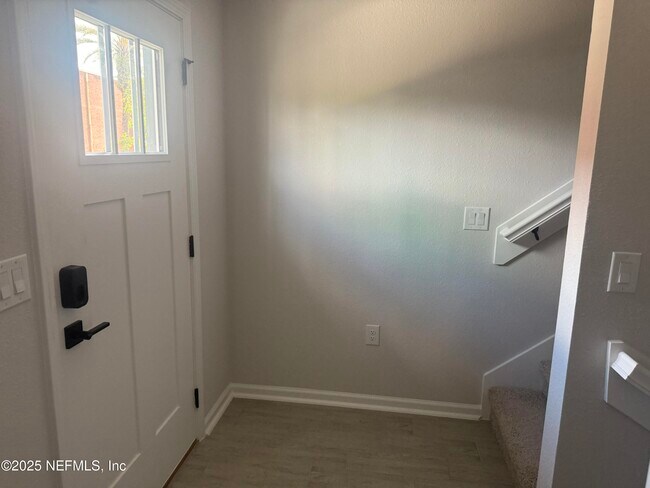 Photo - 1063 Farwell St