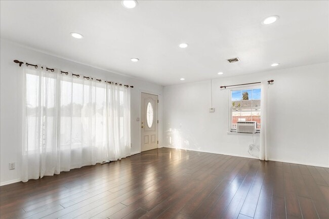 Photo - 520 Magnolia Ave