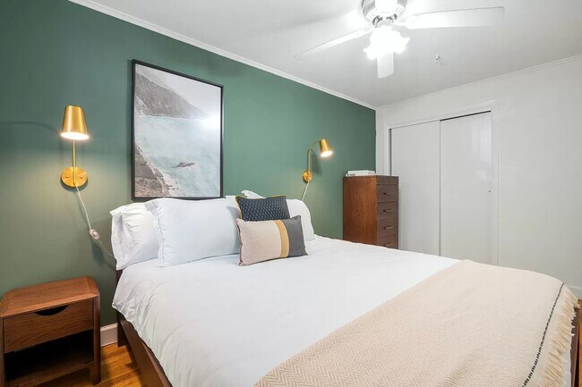 Photo - 542 Beacon St