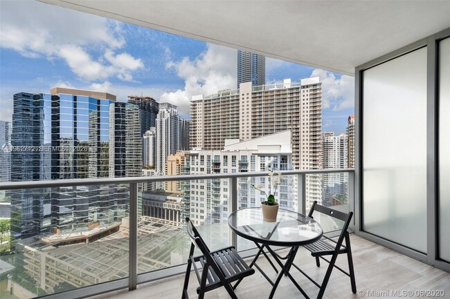 Building Photo - 1300 Brickell Bay Dr Unit 2412