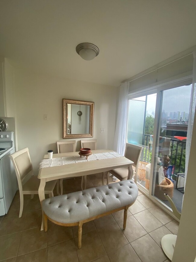 Photo - Villa Capri at Eastlake, Seattle