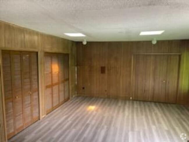 Building Photo - 2129 E Illinois Ave Rental