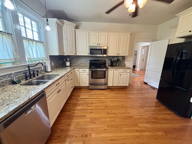Photo - 214 Windsor St Unidad Main