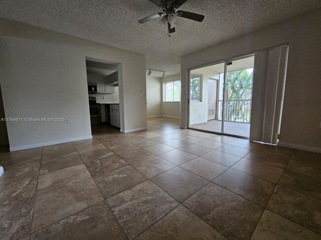 Photo - 22203 Glenmoor Dr