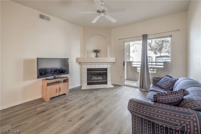 Photo - 5415 W Harmon Ave Unidad 1038