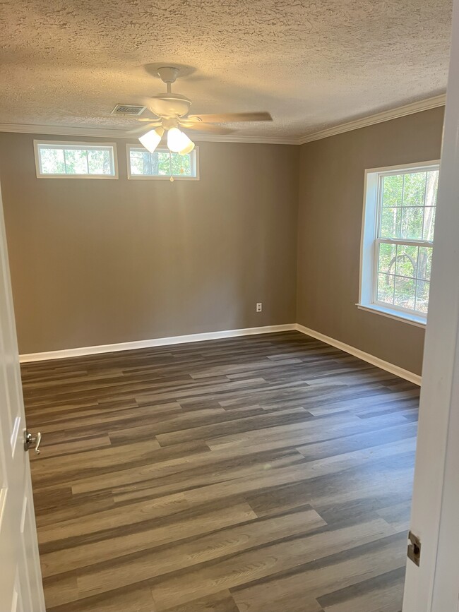 Photo - 489 Windwood Dr