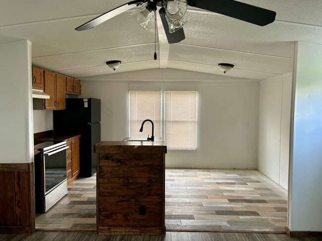 Photo - 2 Bed 1 Bath Mobile Home on large lot