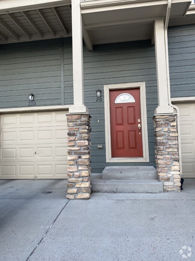 Building Photo - 2 Bedroom - Monetrey Unit 210 Rental
