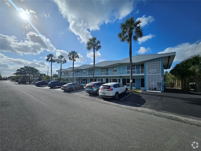 Building Photo - 733 NW 30th Ct Unit 4 Rental