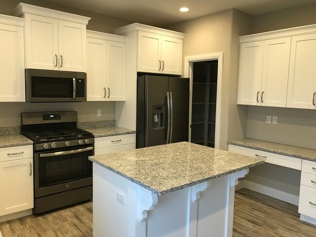 Photo - Beautiful 1,735 sq. ft. townhome featuring 3 bedrooms and 2.5 bathrooms!