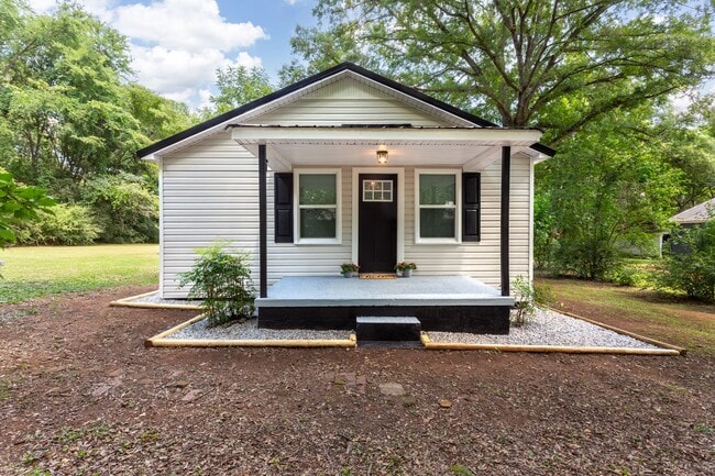 Photo - 205 Moore St