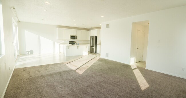 Photo - 1975 W 950 N