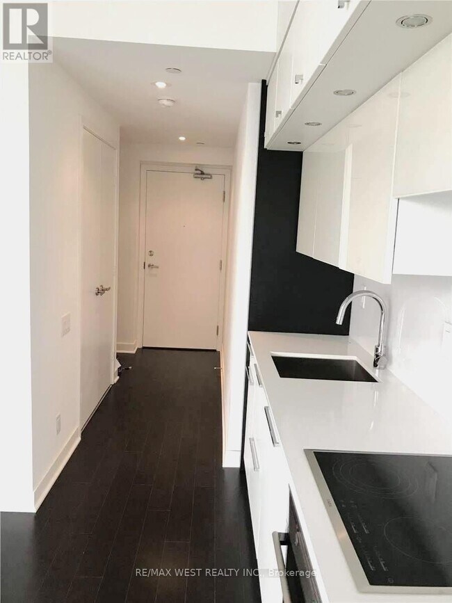 Photo - 15 Grenville St Unit 1106