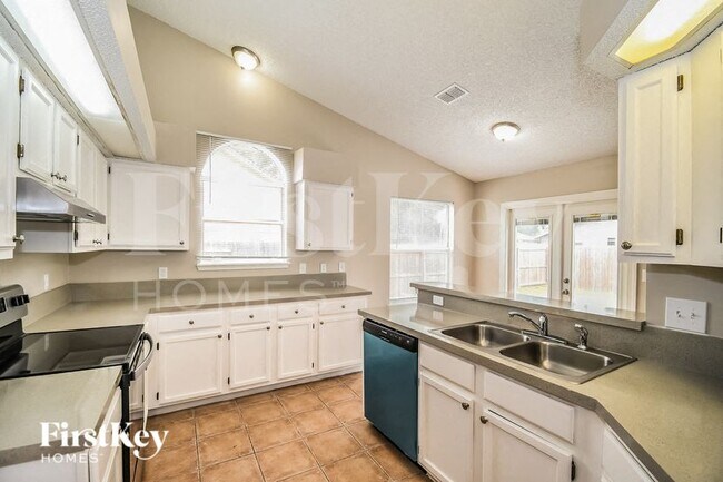 Photo - 8533 Moss Pointe Trail N