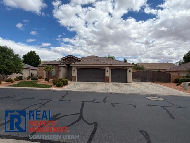 Building Photo - Home in Painted Desert