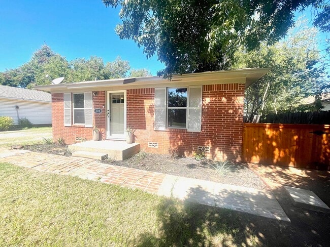 Photo - 106 E Jefferson Ave