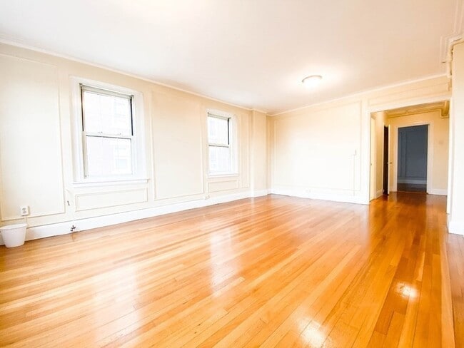 Building Photo - 1450 Beacon St Unit 502