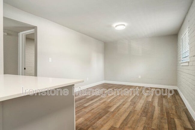 Photo - 2618 E 8th St