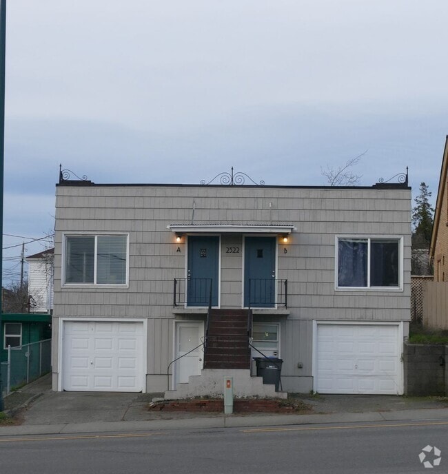 Building Photo - Charming 1 Bedroom Unit With Garage, Priva... Rental