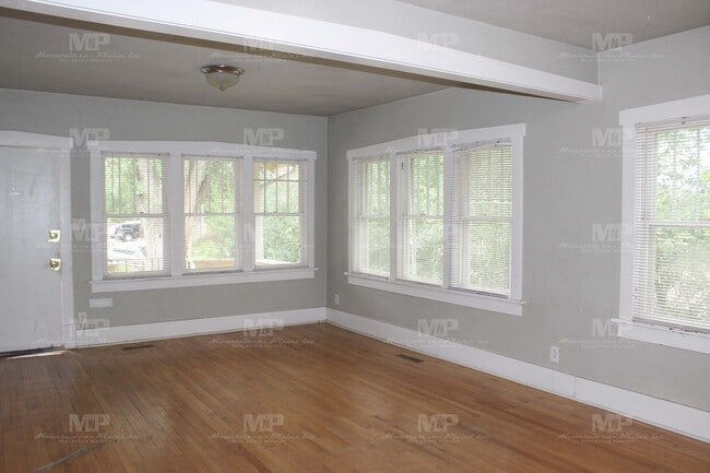 Photo - 639 S Whitcomb St