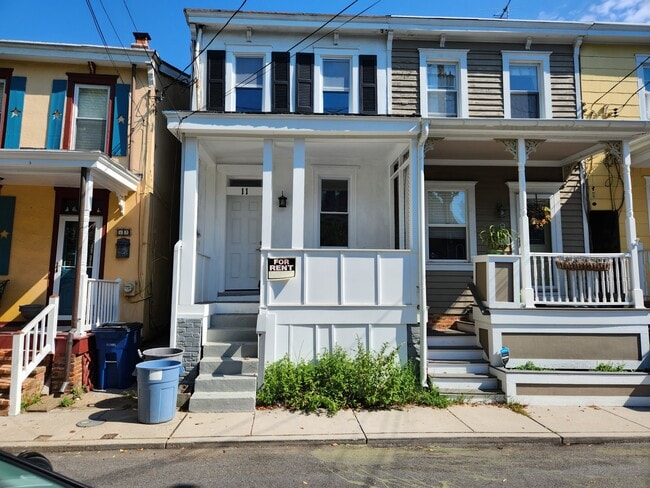 Building Photo - 11 Morris St Rental