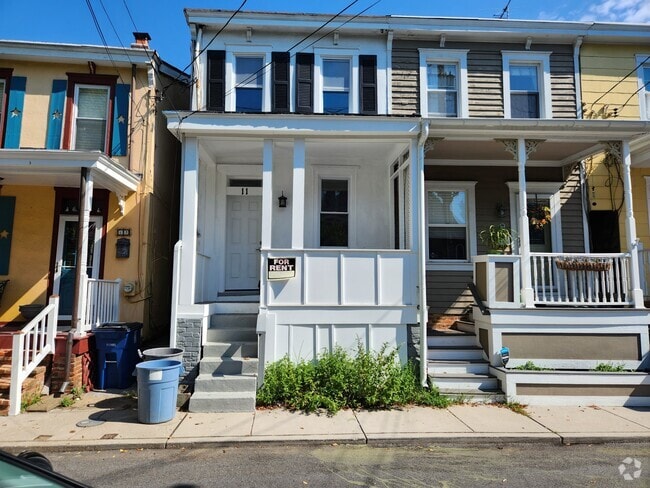 Building Photo - 11 Morris St Rental