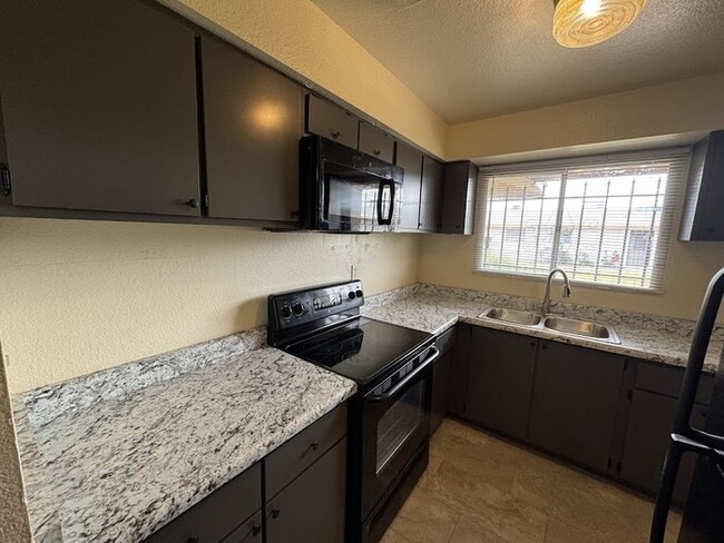 Photo - 7125 W Mariposa St