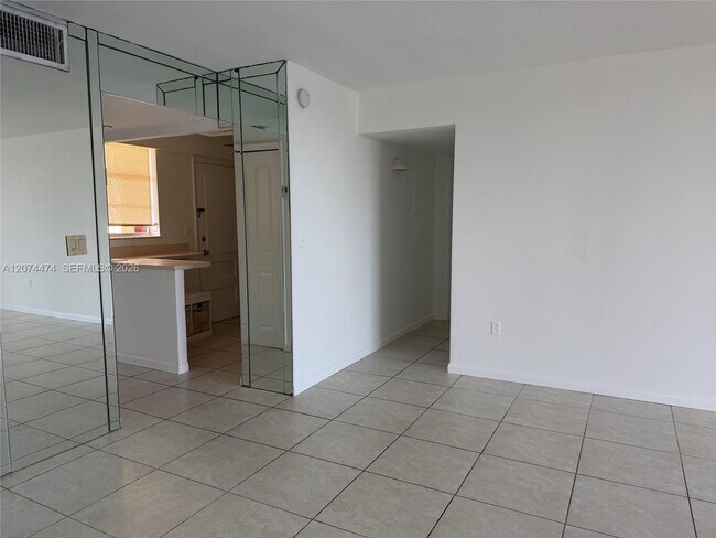 Photo - 2910 Point E Dr Unit M514