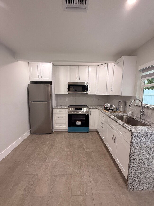 Photo - 10555 SW 32nd St Unit B