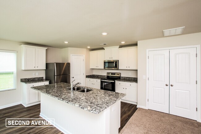 Photo - 308 Sundew Rd