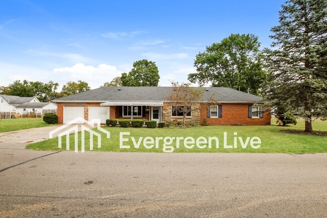 Building Photo - 4616 Redwood Dr