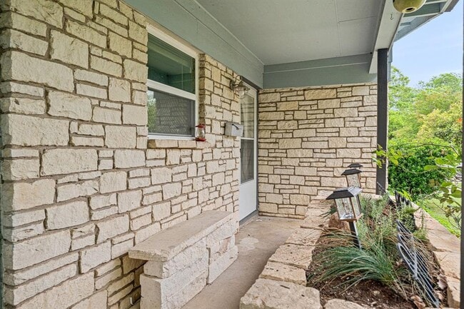 Photo - 1422 Yorkshire Dr