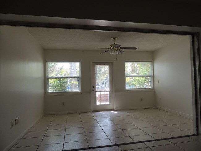 Florida room - 4862 SE Anchor Ave Unit 3