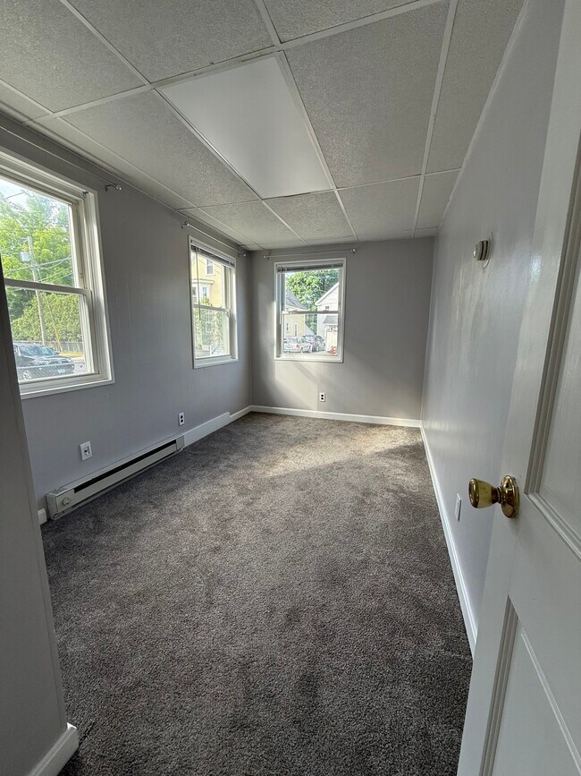 Small bedroom from living room - 10 Silver St Unidad #1 - First floor