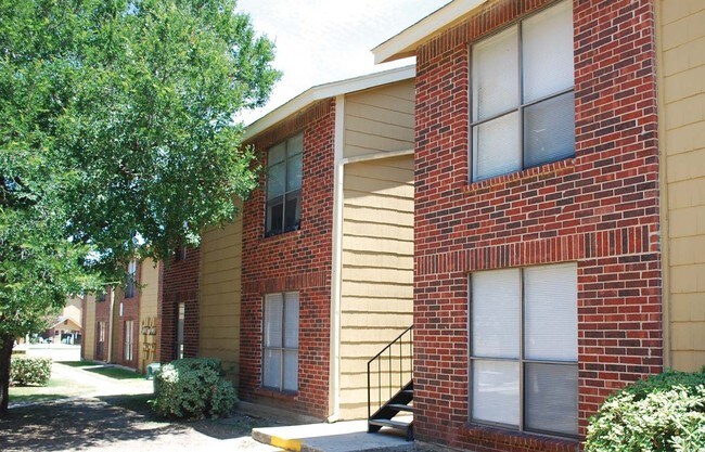 Marbach Oaks Apartment Homes