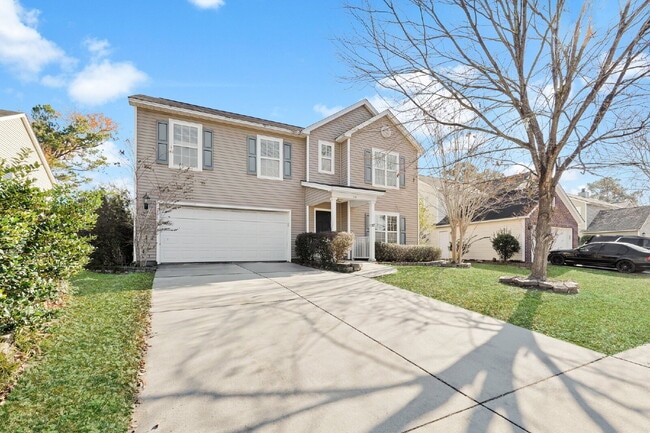 Photo - 3 Bedroom 2.5 bath home with 2 car garage located in Shadow Moss