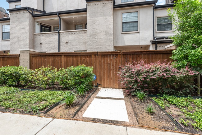 Photo - 3901 Travis St