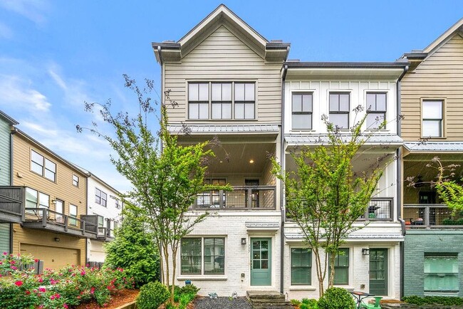 Photo - 755 Dunlop Way