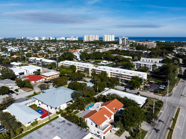 Photo - 665 Jeffery St