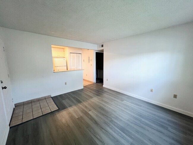 Photo - 350 Palm Cir W