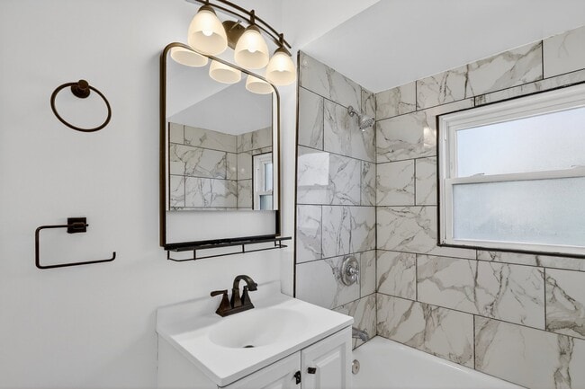 Photo - 13812 Kanawha Ave