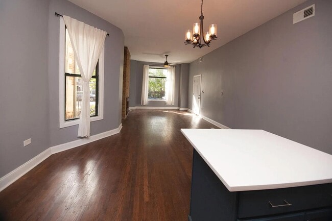 Photo - 1341 N Artesian Ave Unit 1